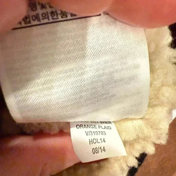 The Gap plaid jacket with warm fleece lining   
Women's size medium - Picture 7 of 7